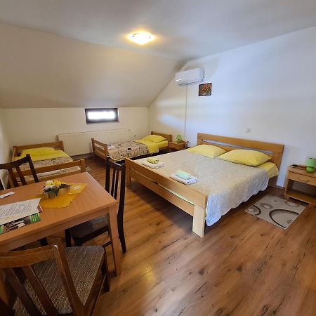 Guest House Aquarius Bosnjaci 外观 照片